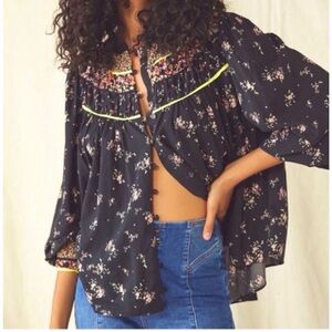 FREE PEOPLE PALOMA TOP SIZE XS CAN FIT TO MEDIUM